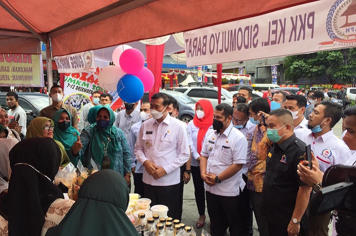 Wali Kota Pekanbaru Apresiasi Bazar UMKM LPM di Sidomulyo Barat
