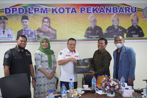 Berkunjung ke Pekanbaru, LPM Kota Padang Panjang: Program LPM Pekanbaru Luar Biasa!