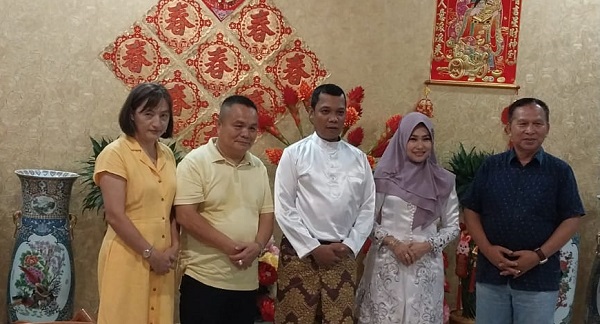 Momen Perayaan Imlek, Pj Wali Kota Pekanbaru Bersilaturahmi ke Kediaman Ketua DPD LPM Pekanbaru